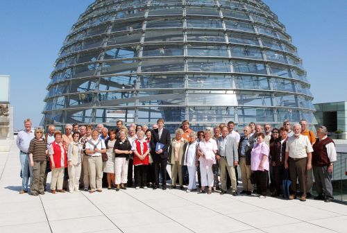 Interessierte und frohgestimmte Besucher aus dem Wahlkreis